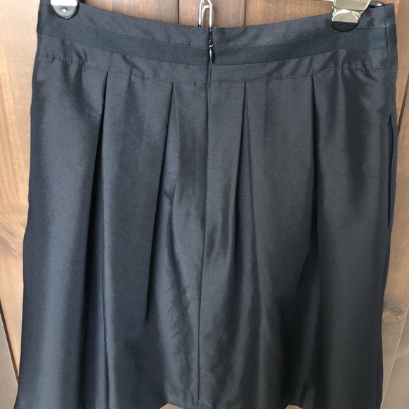 WHBM short pleated skirt size 2 -with pockets! - Picture 2 of 9